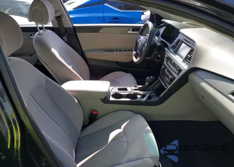 2017 Hyundai Sonata Se z USA, uszkodzony, nr VIN 5NPE24AFXHH446570